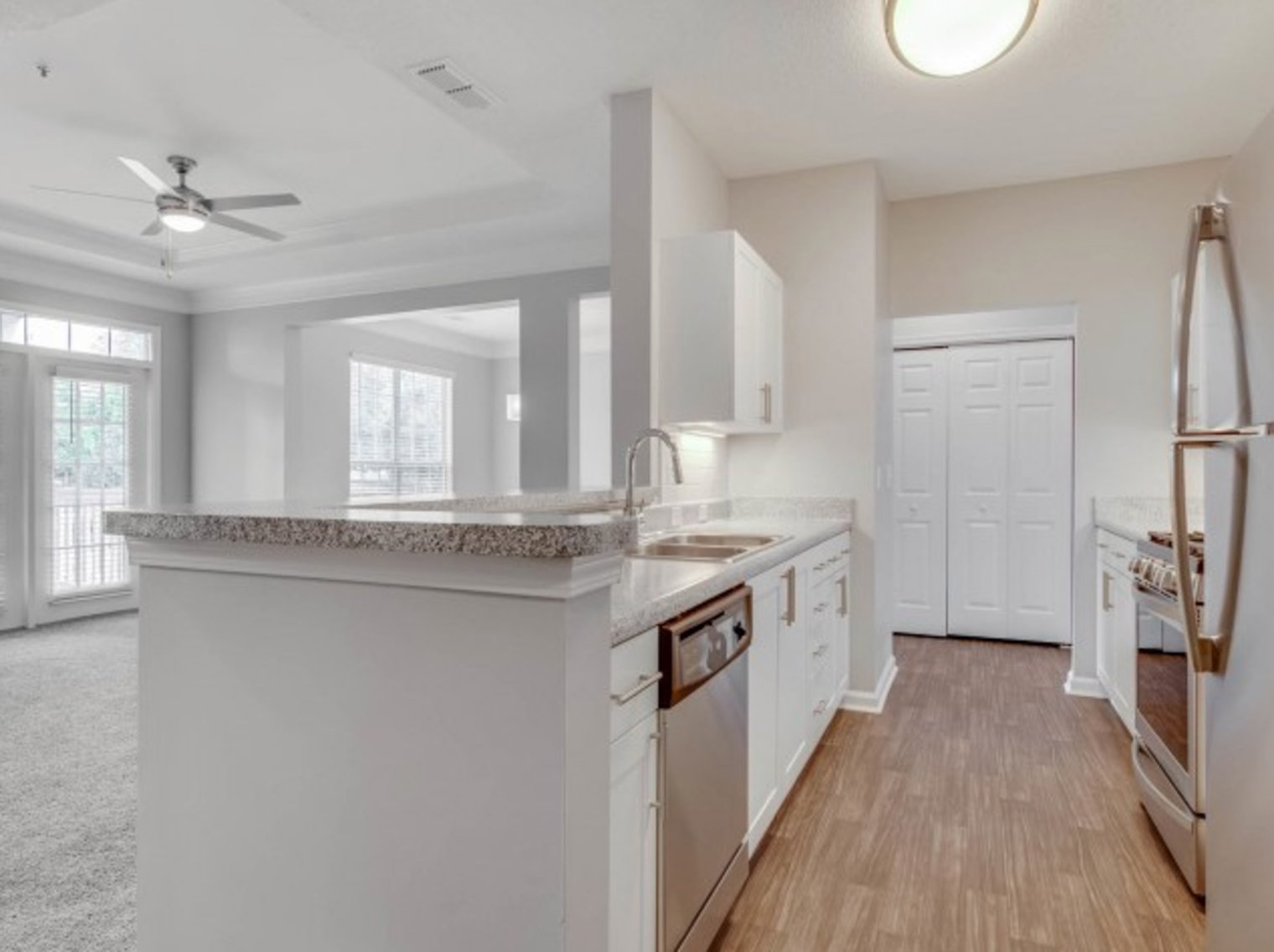 kitchen at sandy springs apartments the retreat at river park