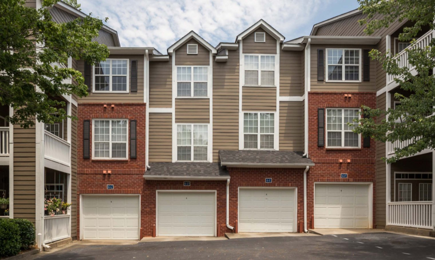 exterior at sandy springs apartments the retreat at river park